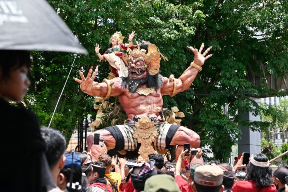 Potret Indah Toleransi di NTB: Pawai Ogoh-Ogoh Digelar di Tengah Suasana Ramadhan
