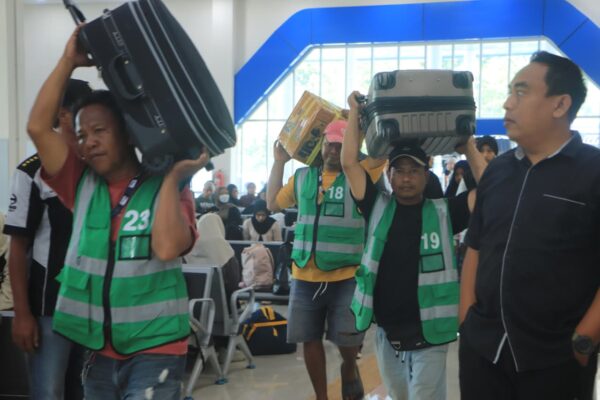 Gubernur NTB Tinjau Posko Angkutan Lebaran di Terminal Mandalika, Pastikan Pengawasan Harga Tiket dan Kesiapan Layanan