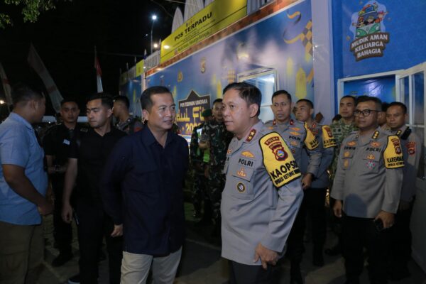 Kapolda NTB Bersama Forkopimda Pantau Pawai Takbiran di Mataram, Pastikan Berjalan Aman dan Kondusif