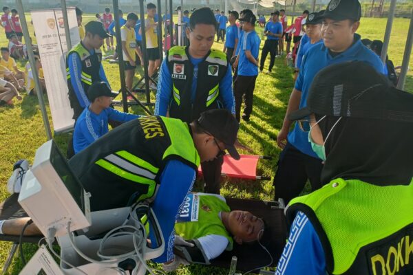 Biddokkes Polda NTB Siaga di GOR Turide, Pastikan Peserta Tes Jasmani Akpol Aman dan Sehat