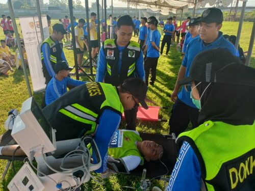 Biddokkes Polda NTB Siaga di GOR Turide, Pastikan Peserta Tes Jasmani Akpol Aman dan Sehat