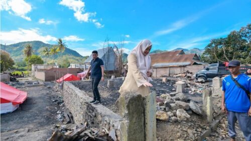 Wagub NTB Terjun di Tengah Korban Kebakaran Desa Lido