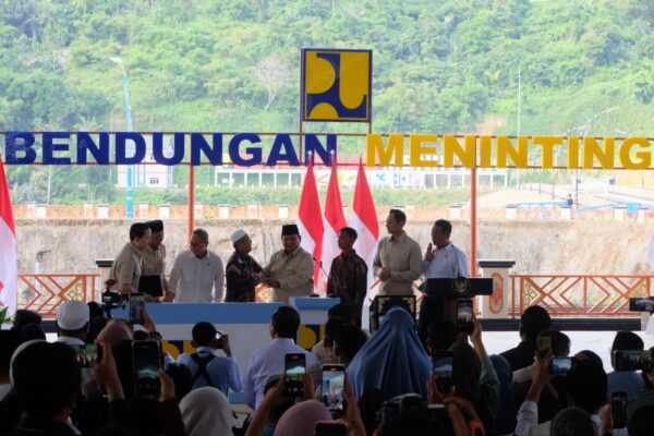 Presiden Prabowo Resmikan Bendungan Meninting, Air Harus Sampai kepada Petani