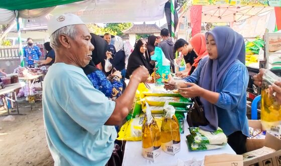 Dukung Program Kelurahan Berdaya, Pemprov NTB Gelar Gerakan Pangan Murah di Pagutan Timur