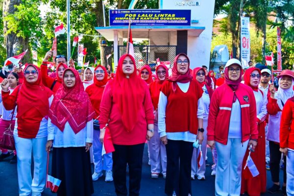 Menyambut HUT Ke-81 RI, Ribuan Bendera Merah Putih Dibagikan kepada Masyarakat