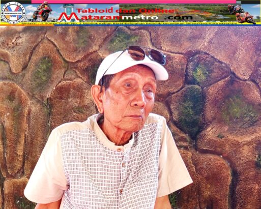 Ketua Perhimpunan Hotel Melati (PHM) Kota Mataram Guru Mangku I Gde Wenten dikediamannya, Senin (12 Oktober 2026)